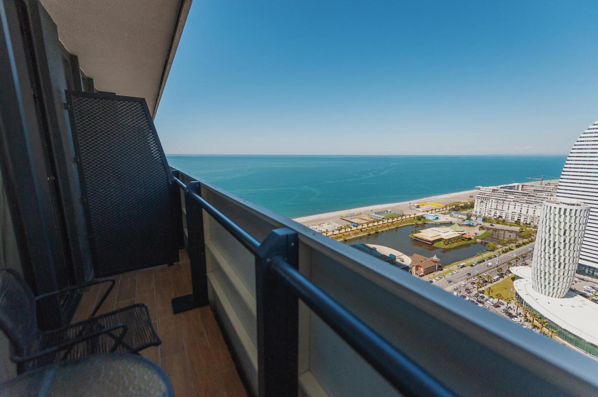 Orbi City Luxury Towers Aparthotel Batumi Exterior photo
