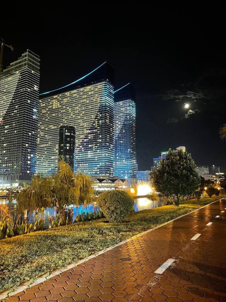 Orbi City Luxury Towers Aparthotel Batumi Exterior photo